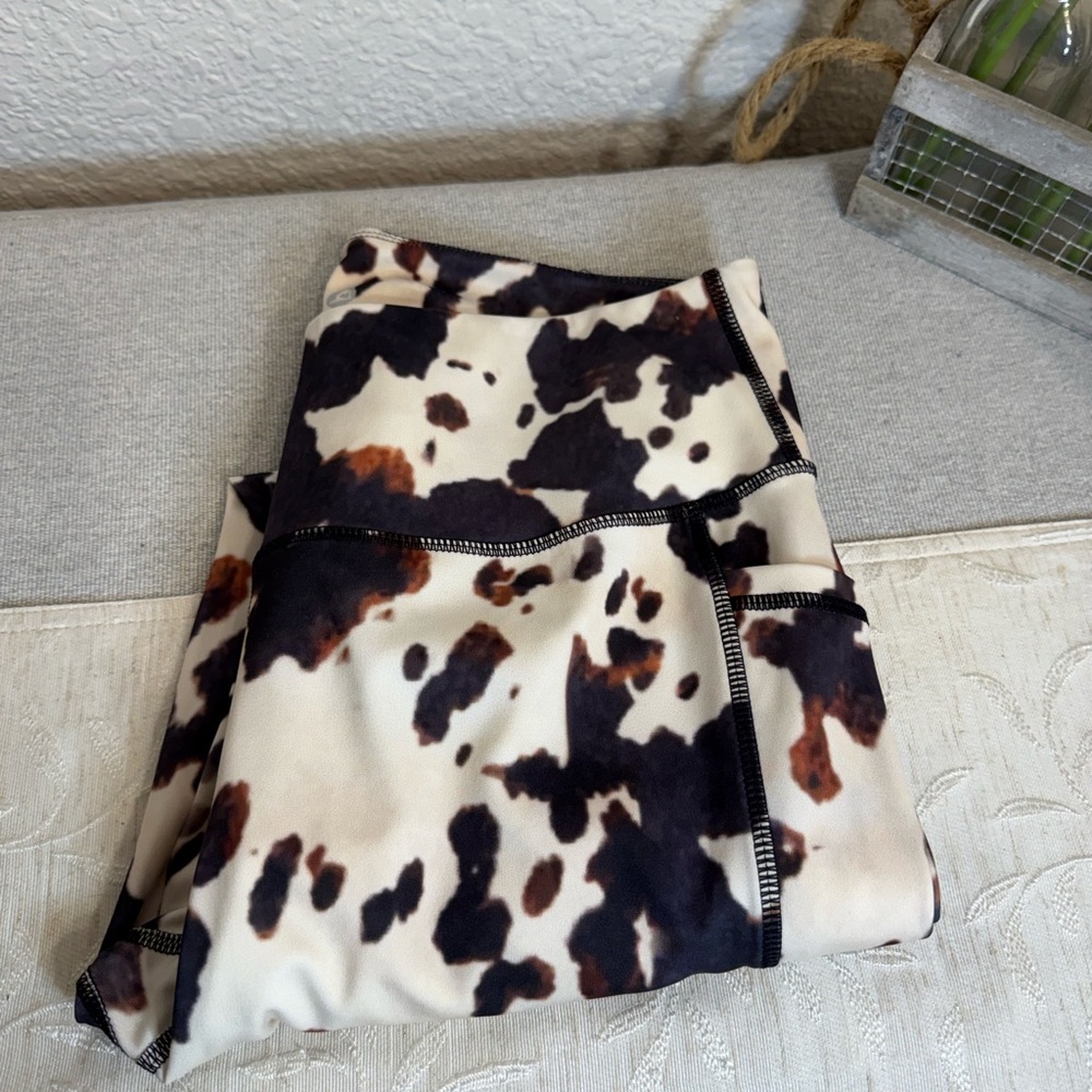 Leg End Leggings Women’s Size L.‎ Spotted cow pattern. Cream with black, brown.